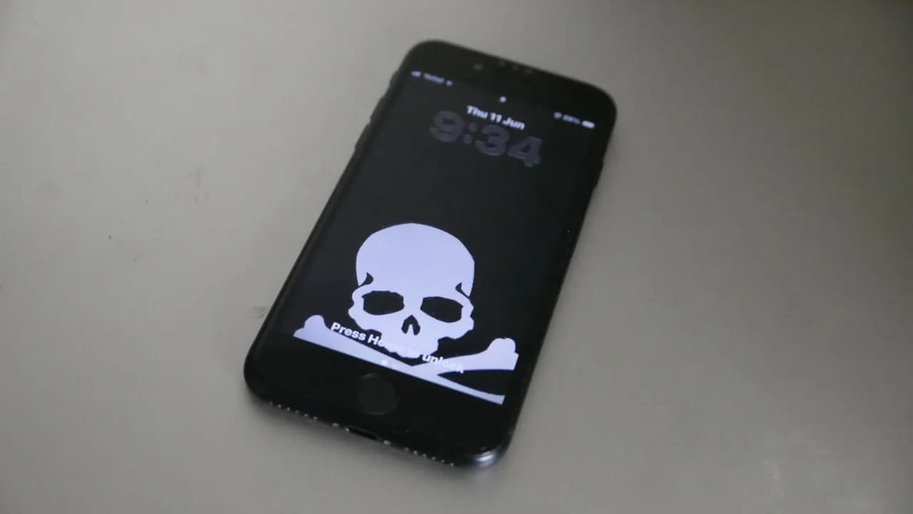 iPhone SE 2022 128 ГБ черный