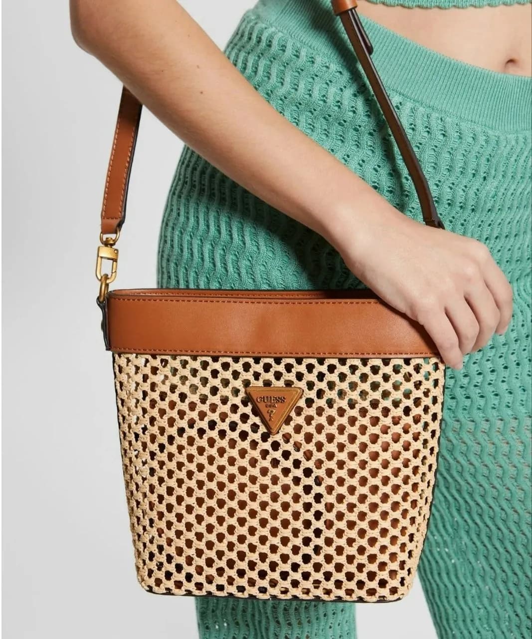 Плетёная сумка Guess