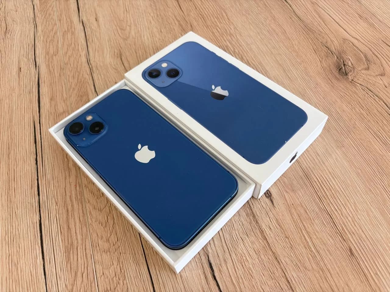 Смартфон Apple iPhone 13