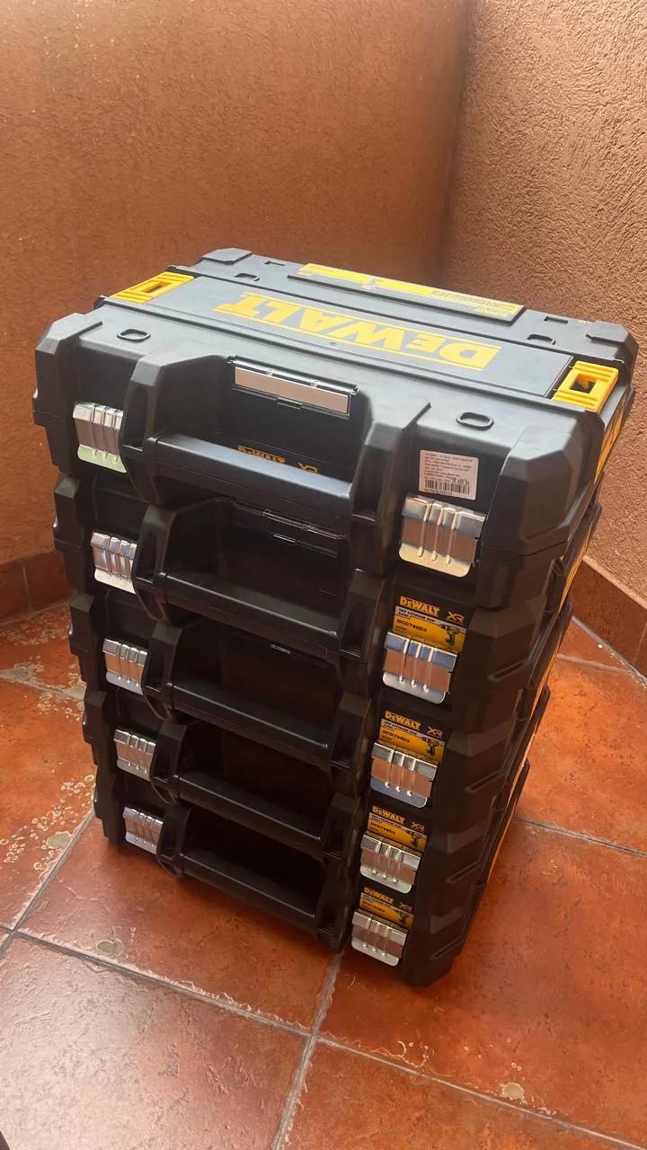 Кейсы для инструментов DeWalt TSTAK новые
