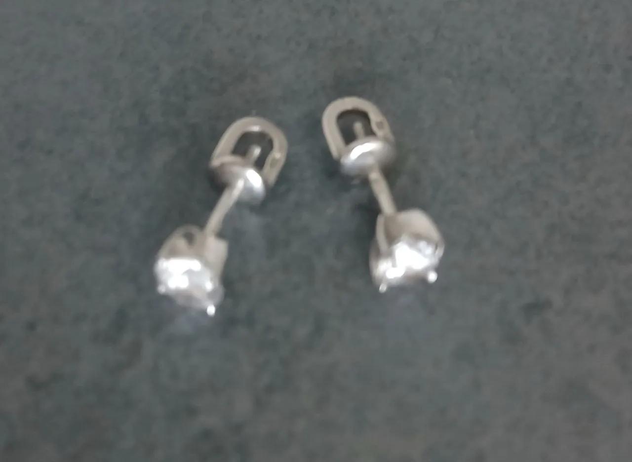Серебряные серьги с цирконом