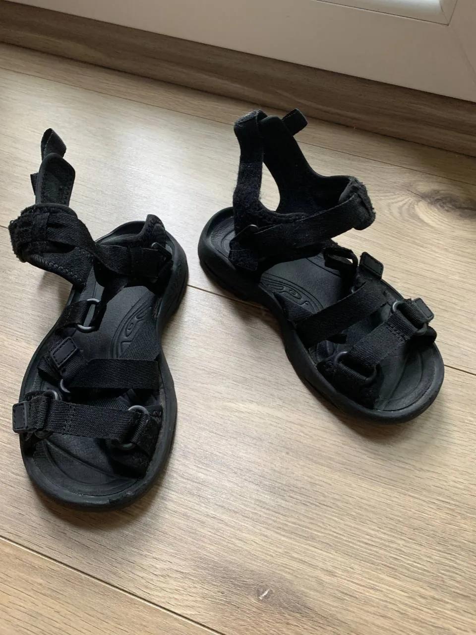 Детские сандали Zara и бутсы Joma
