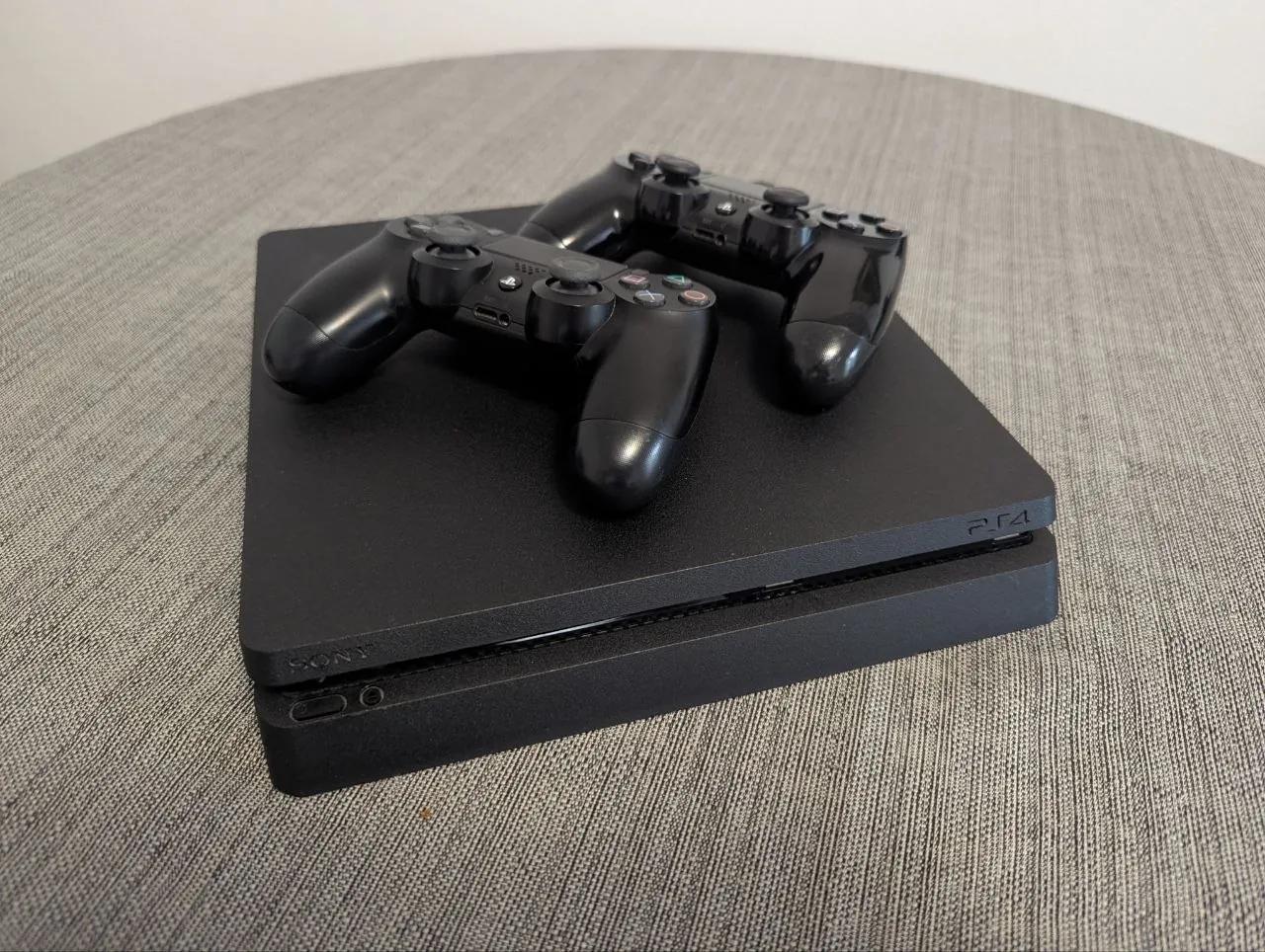 PlayStation 4 Slim с играми