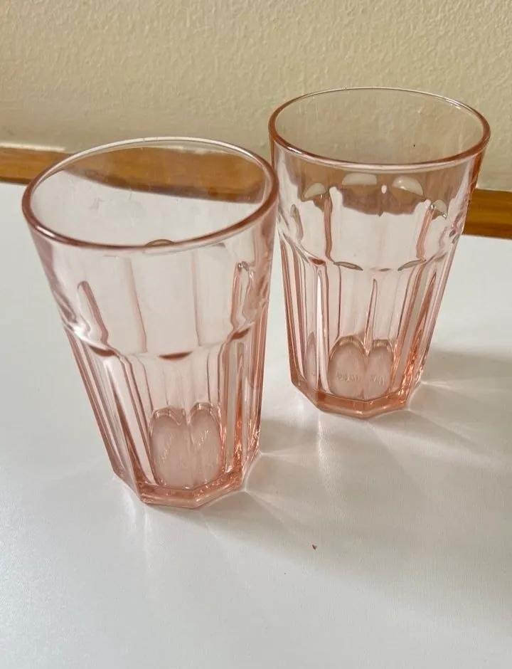 Высокие стаканы из оранжевого стекла