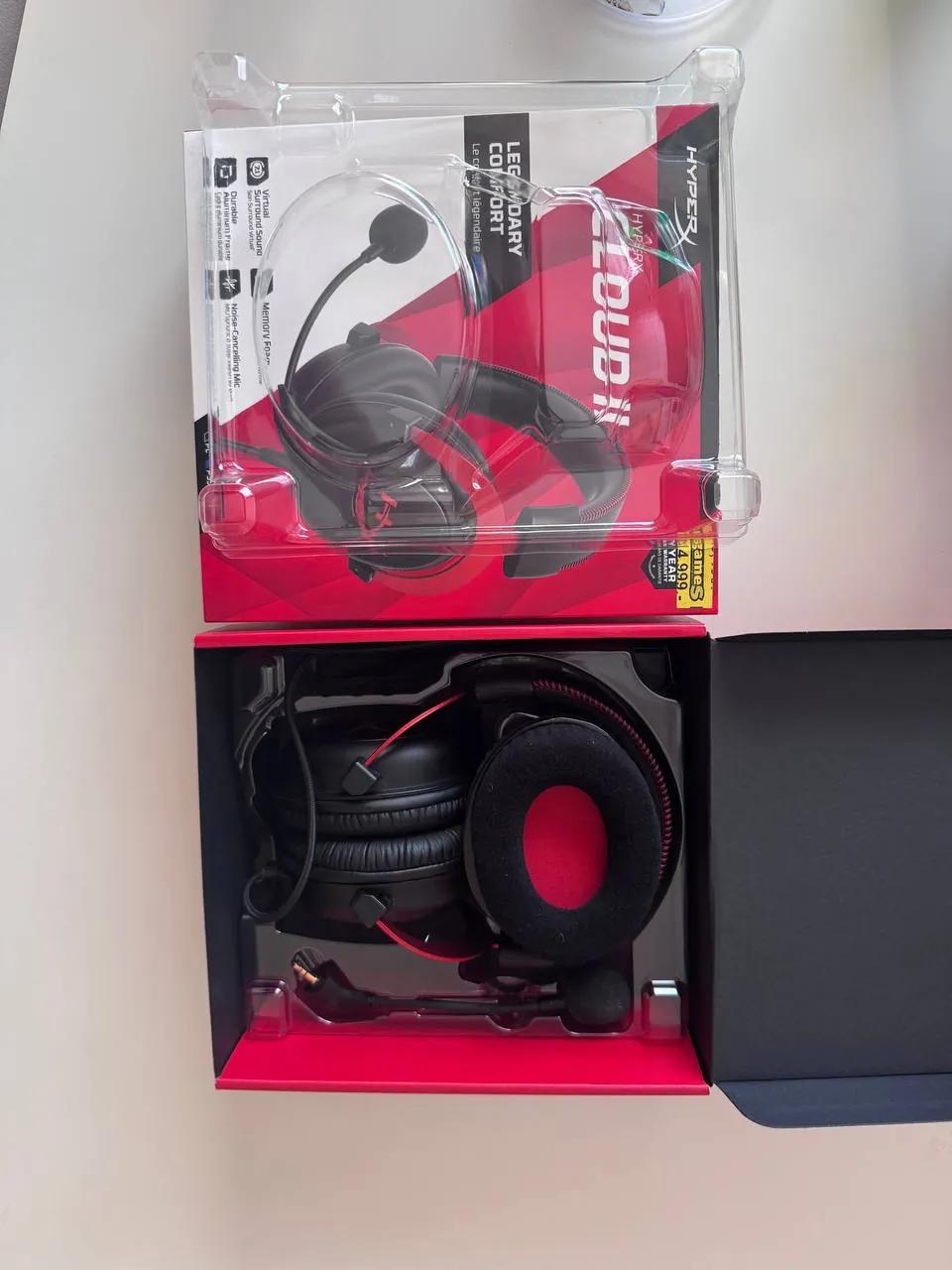 Игровые наушники HyperX и клавиатура ASUS