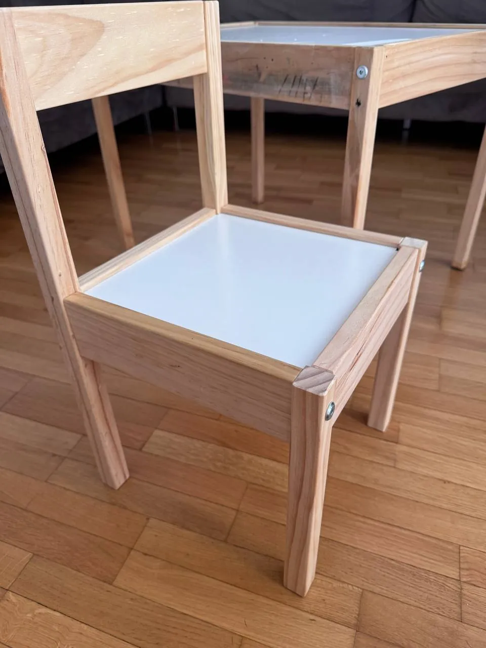 Детский стол и стул IKEA LÄTT 2