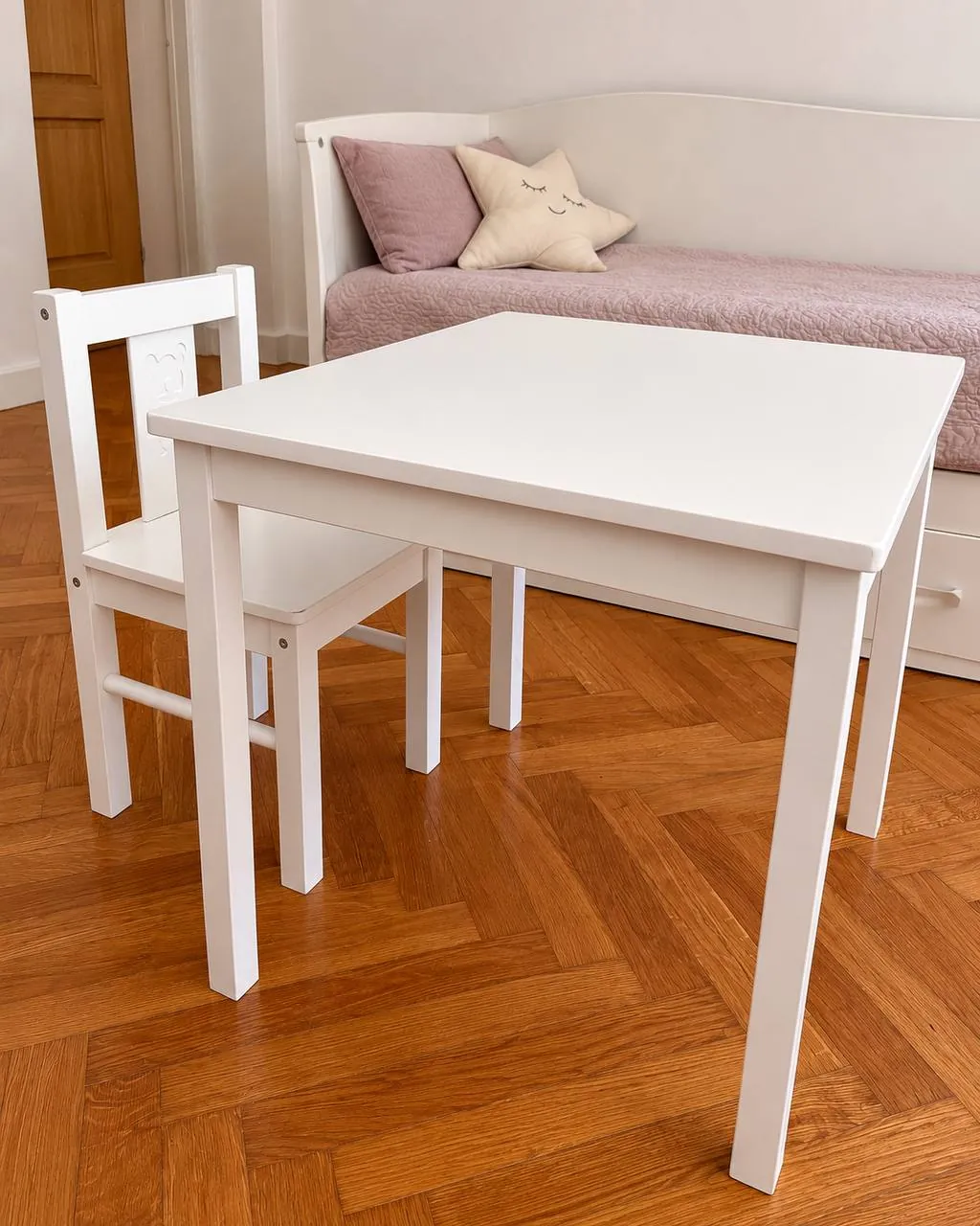 Детский стол и стул IKEA 1