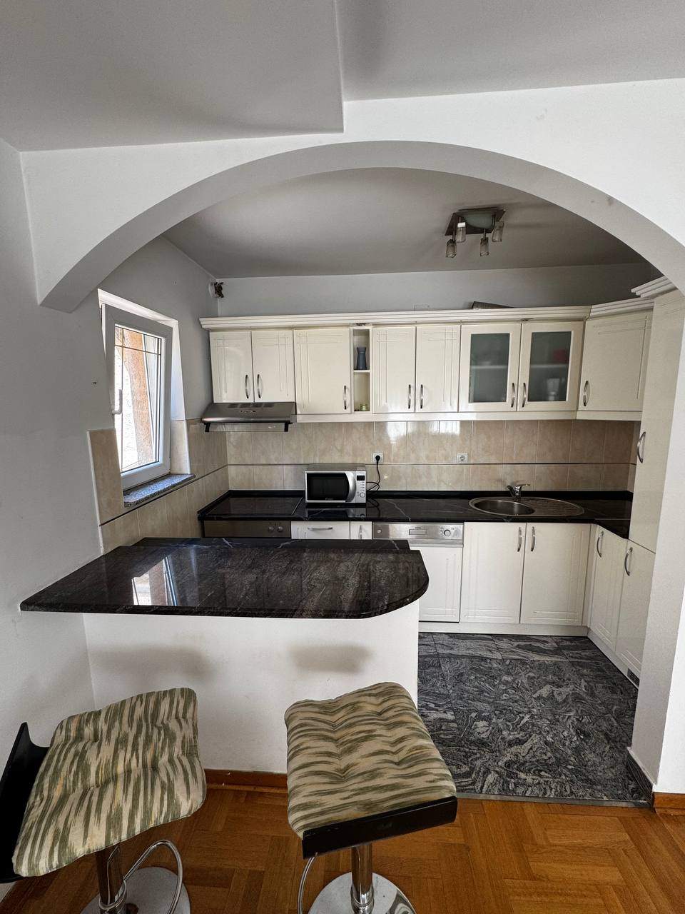 Уютная светлая квартира во Врачаре с 2 спальнями и кухней гостиной 1