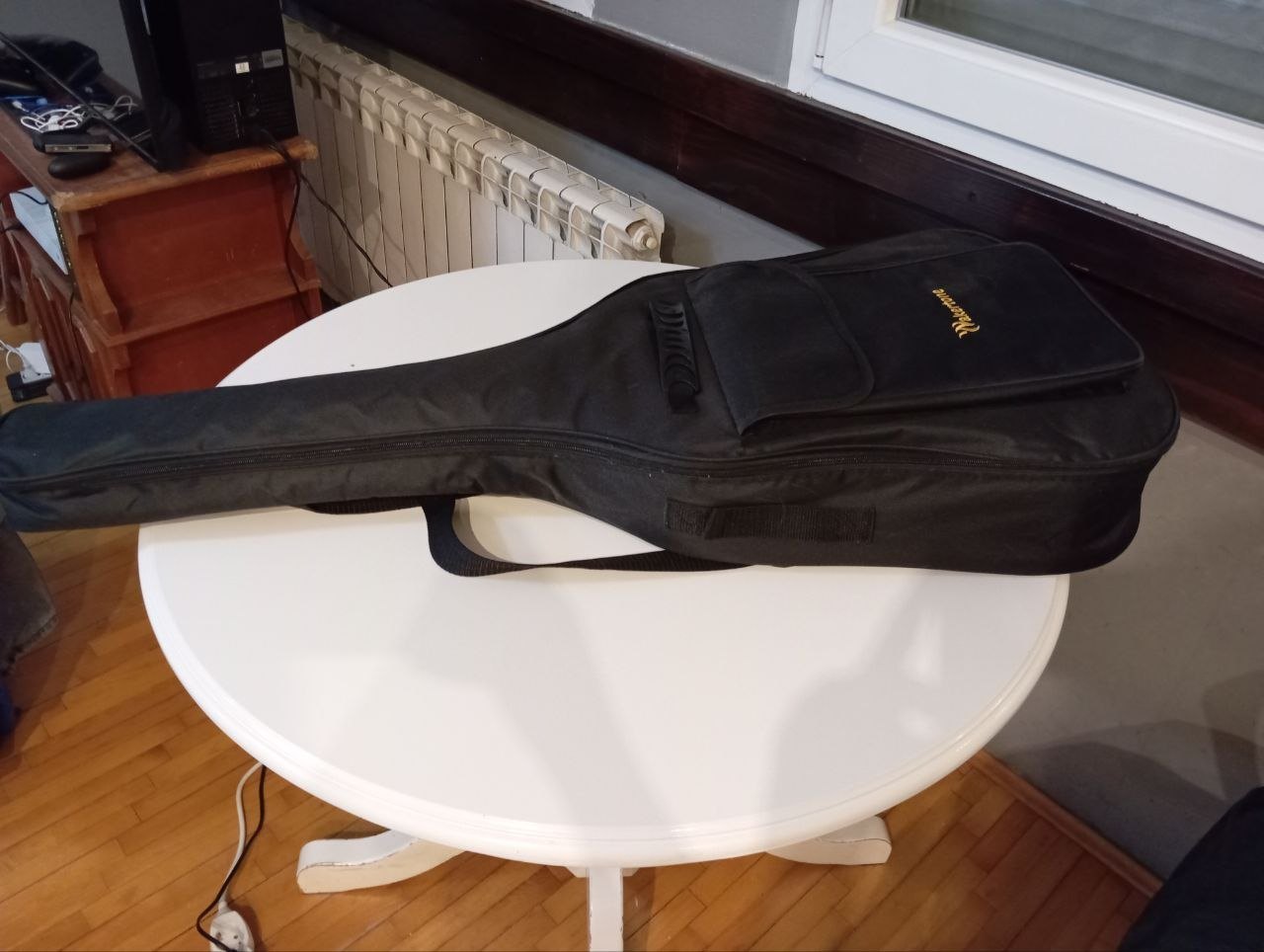 Гитара с чехлом и всем необходимым 2