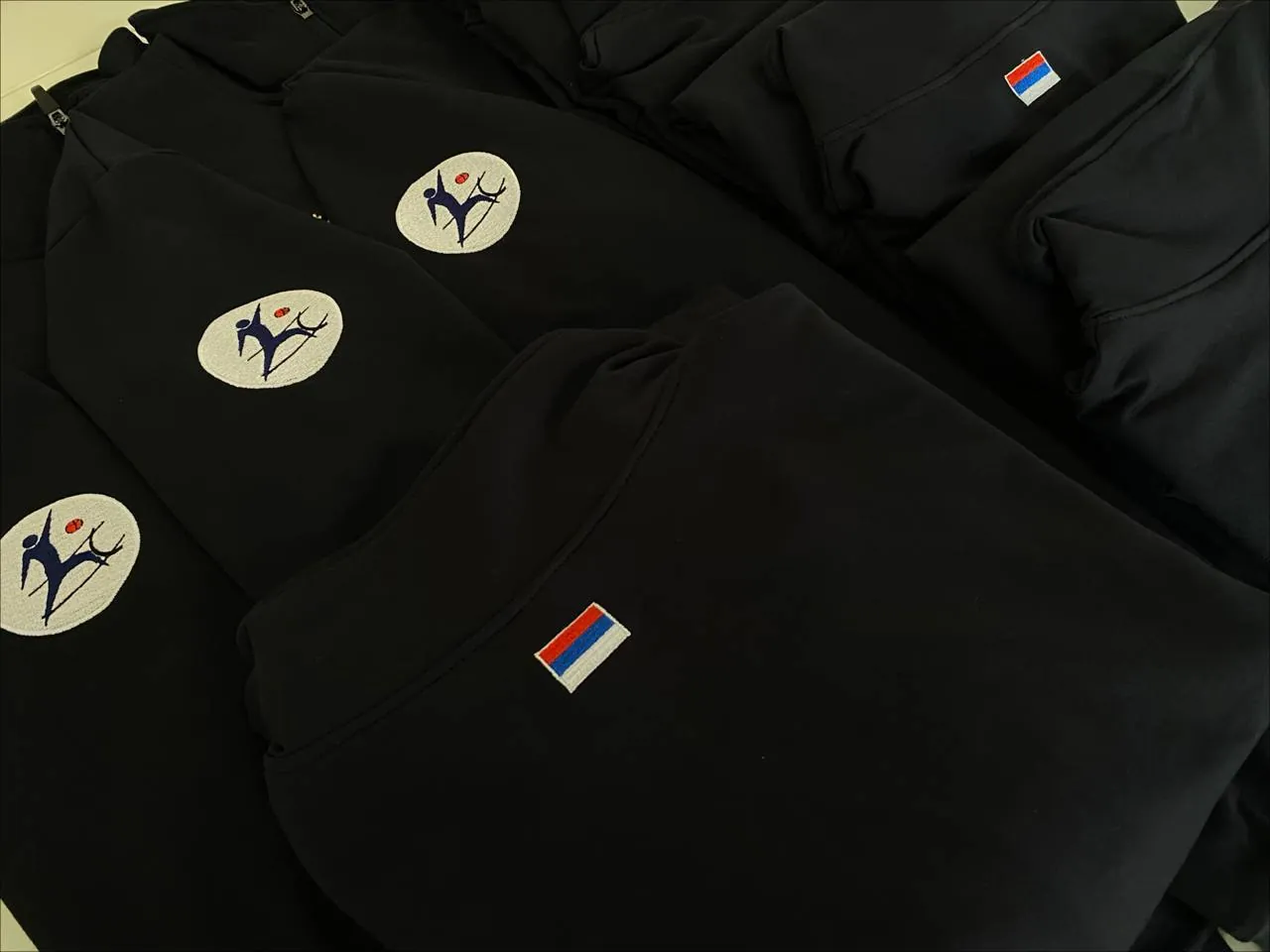 Машинная вышивка логотипов и мерча 3