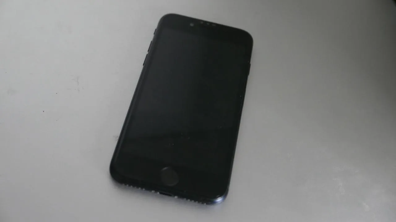 iPhone SE 2022 128 ГБ белый 2