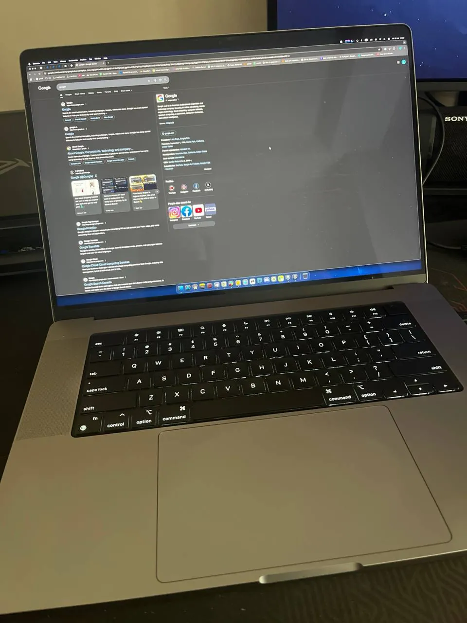MacBook Pro 16 M2 Max 1
