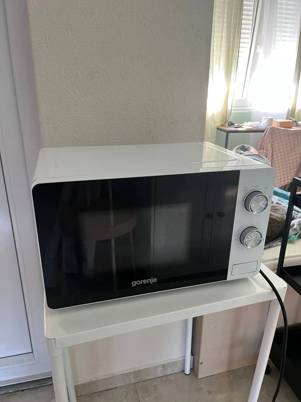 Микроволновка Gorenje лампа зеркало стулья IKEA 1