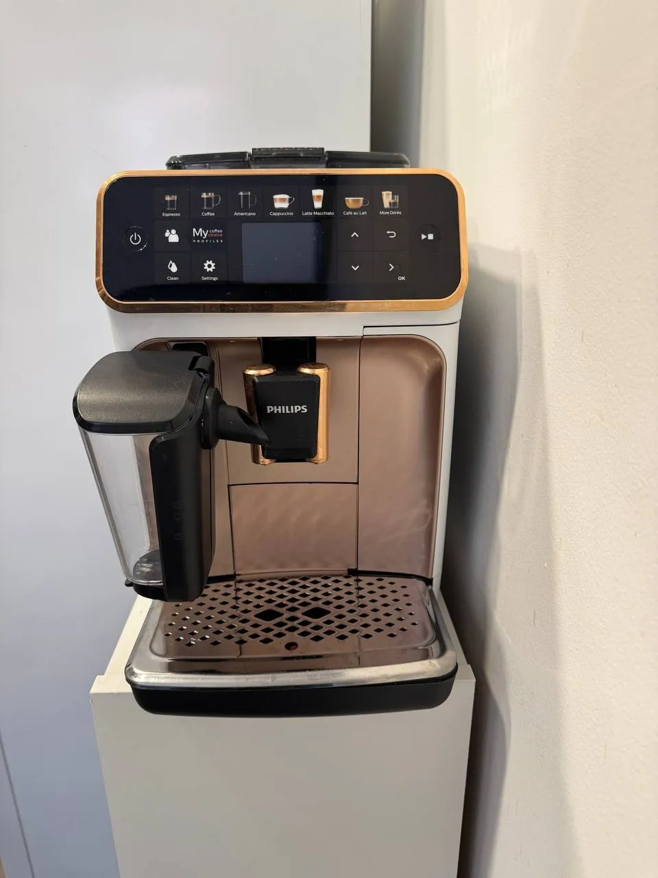 Кофемашина Philips LatteGo EP5443/70 4