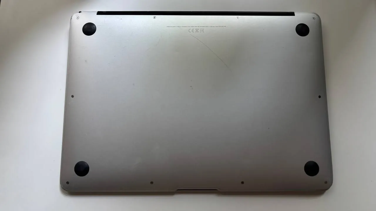 MacBook Air 13 2017 i5 8GB 128GB дефект экрана на запчасти 80 EUR 8