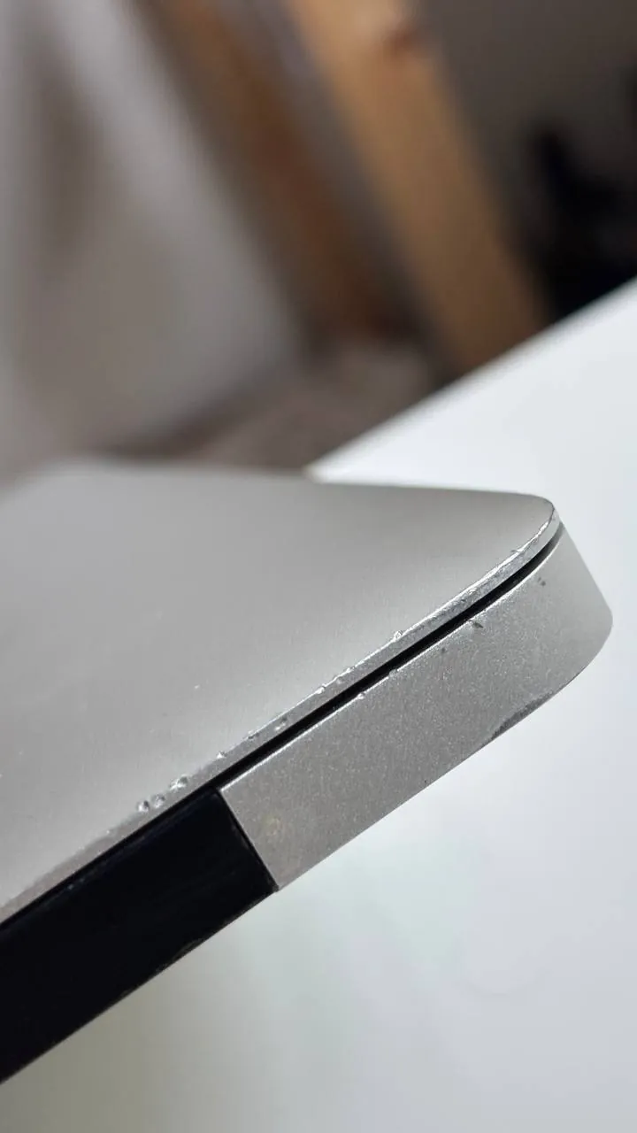 MacBook Air 13 2017 i5 8GB 128GB дефект экрана на запчасти 80 EUR 4