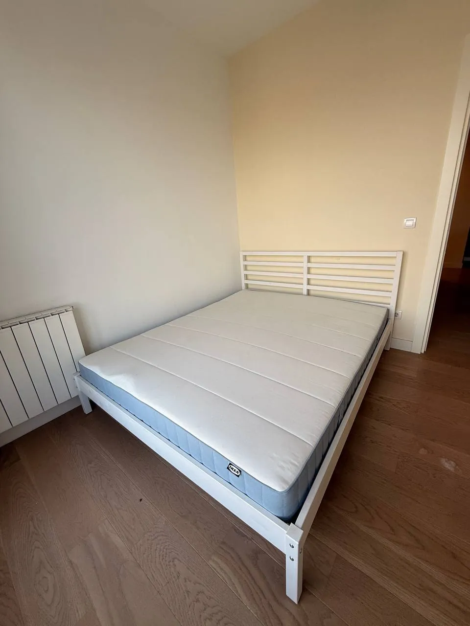 Кровать IKEA 160×200 с матрасом и основанием 1
