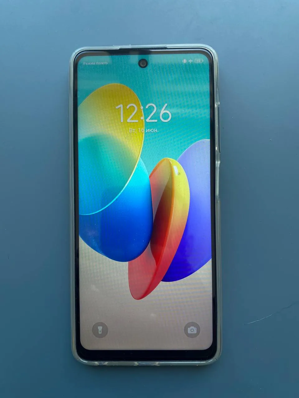 Два смартфона Tecno Spark и Motorola G54 1
