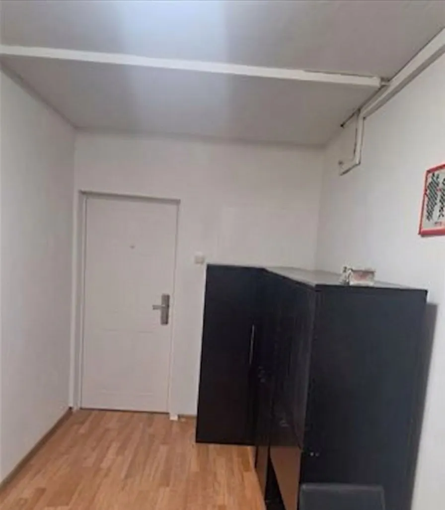 Аренда 1,5-комнатной квартиры Жарково Чукарица 35 м2 400 EUR 10