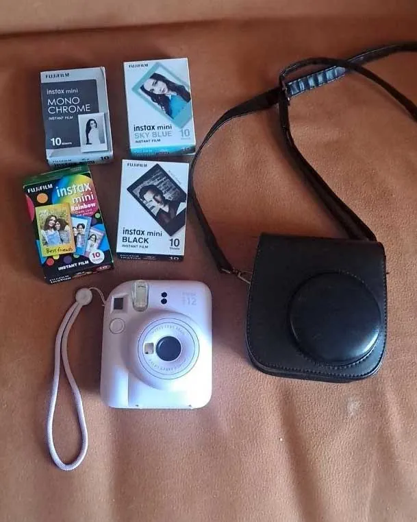 Instax mini 12 с картриджами 1