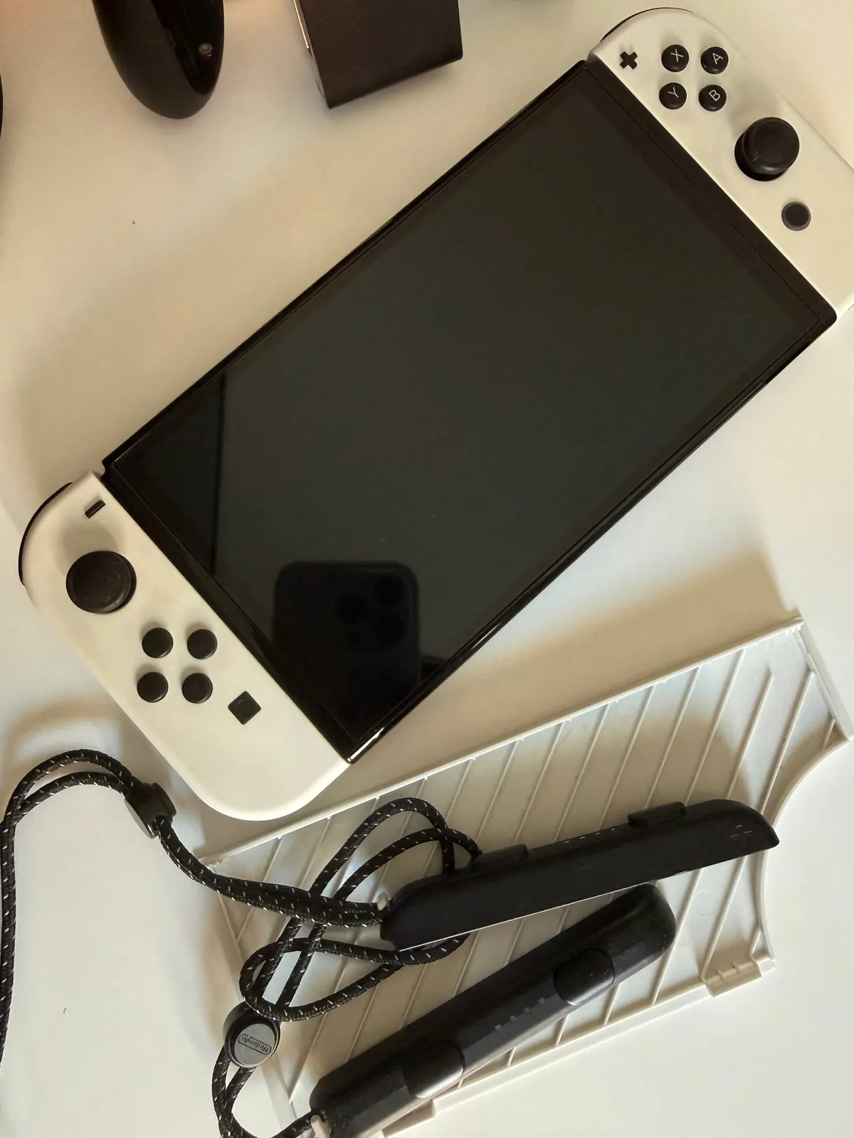 Nintendo Switch OLED White с кейсом 2