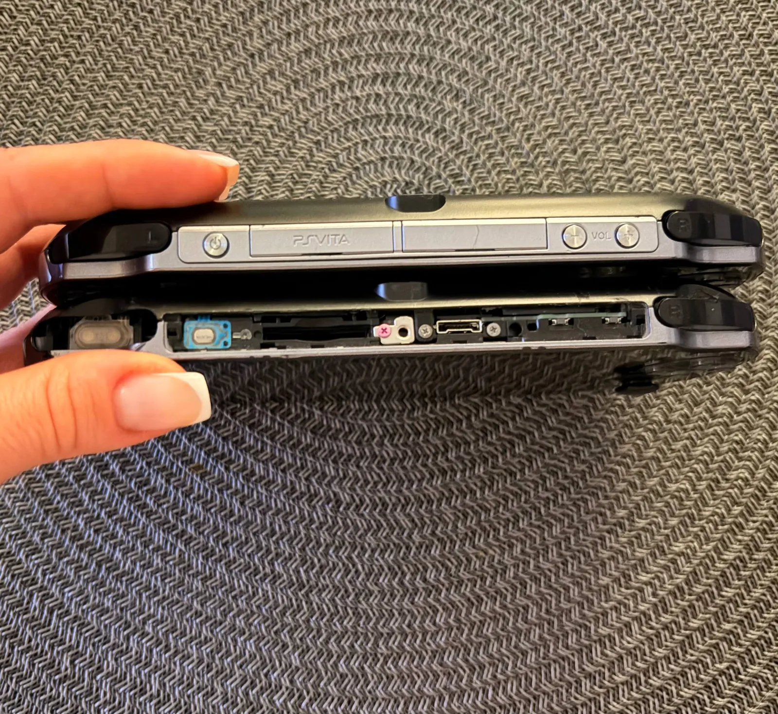 2 консоли PS Vita на запчасти или восстановление 2