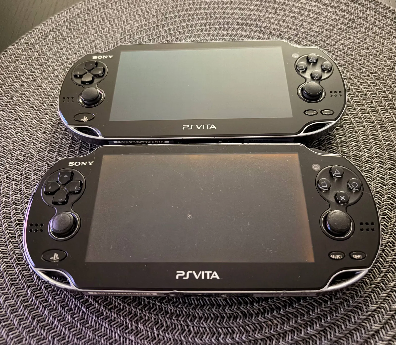 2 консоли PS Vita на запчасти или восстановление 1