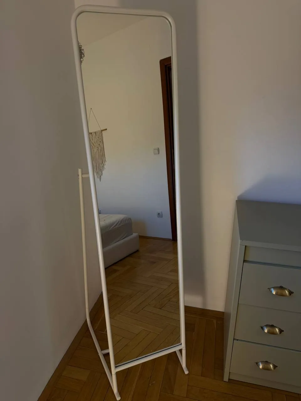 Зеркало IKEA, сетка для фото и лампы — лот 1