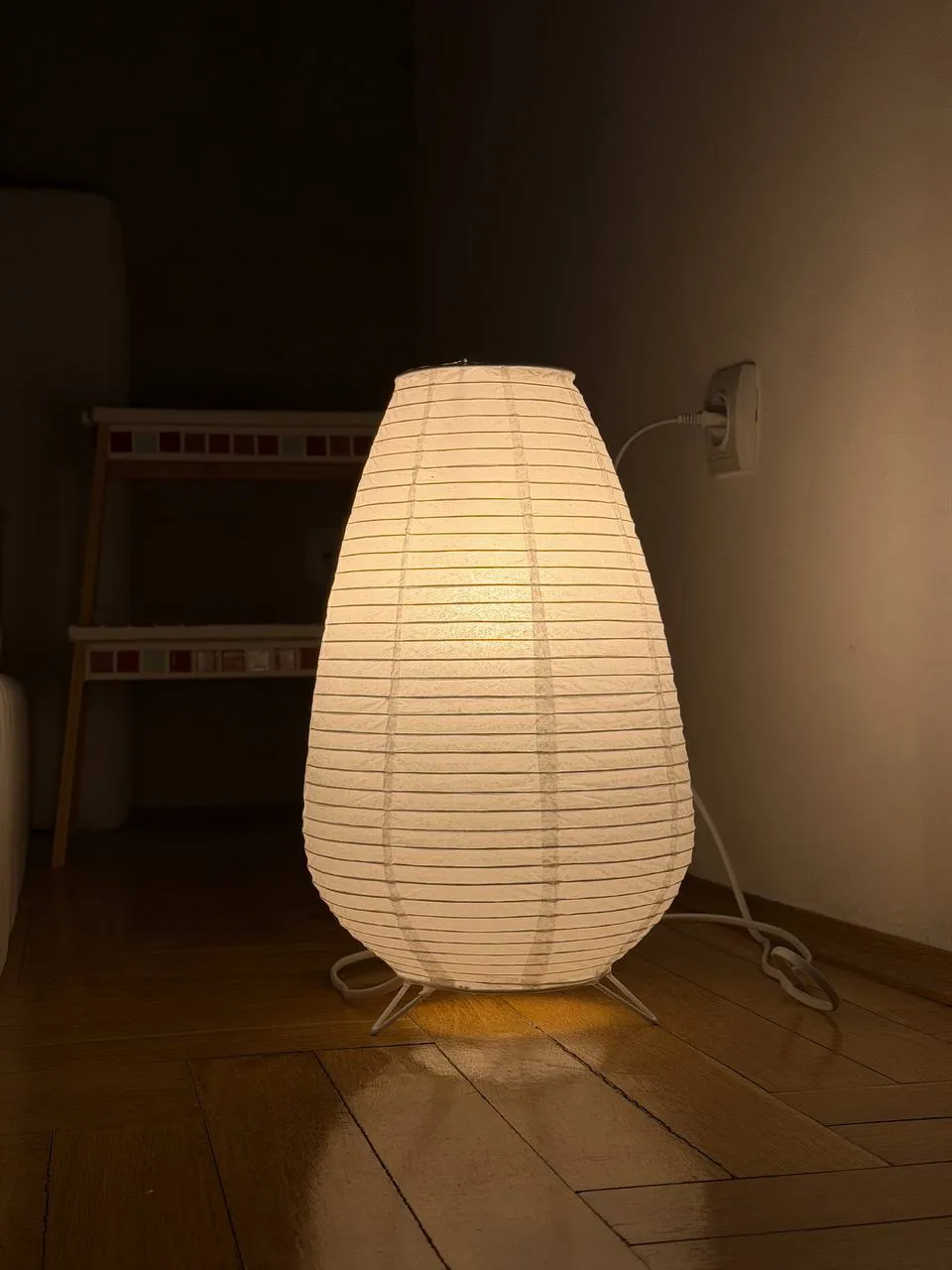 Зеркало IKEA, сетка для фото и лампы — лот 4