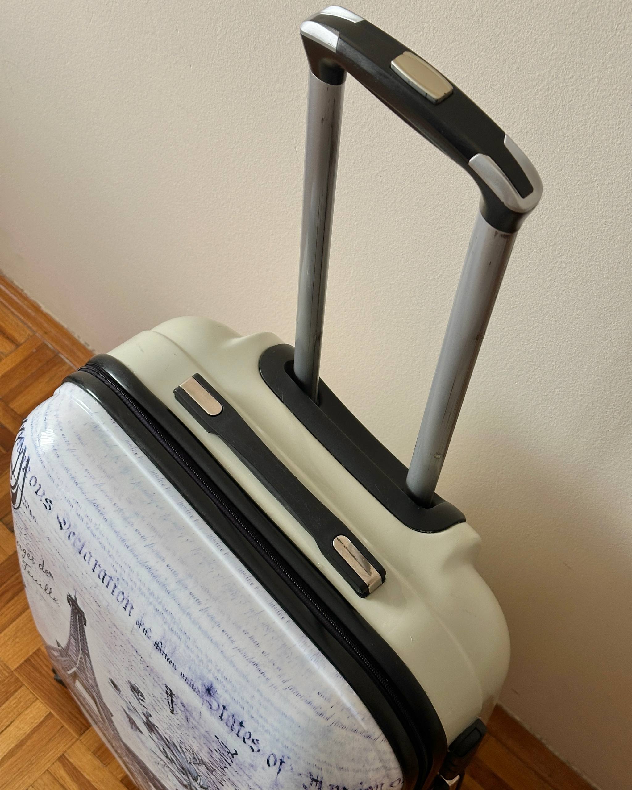 Чемодан размер M 3