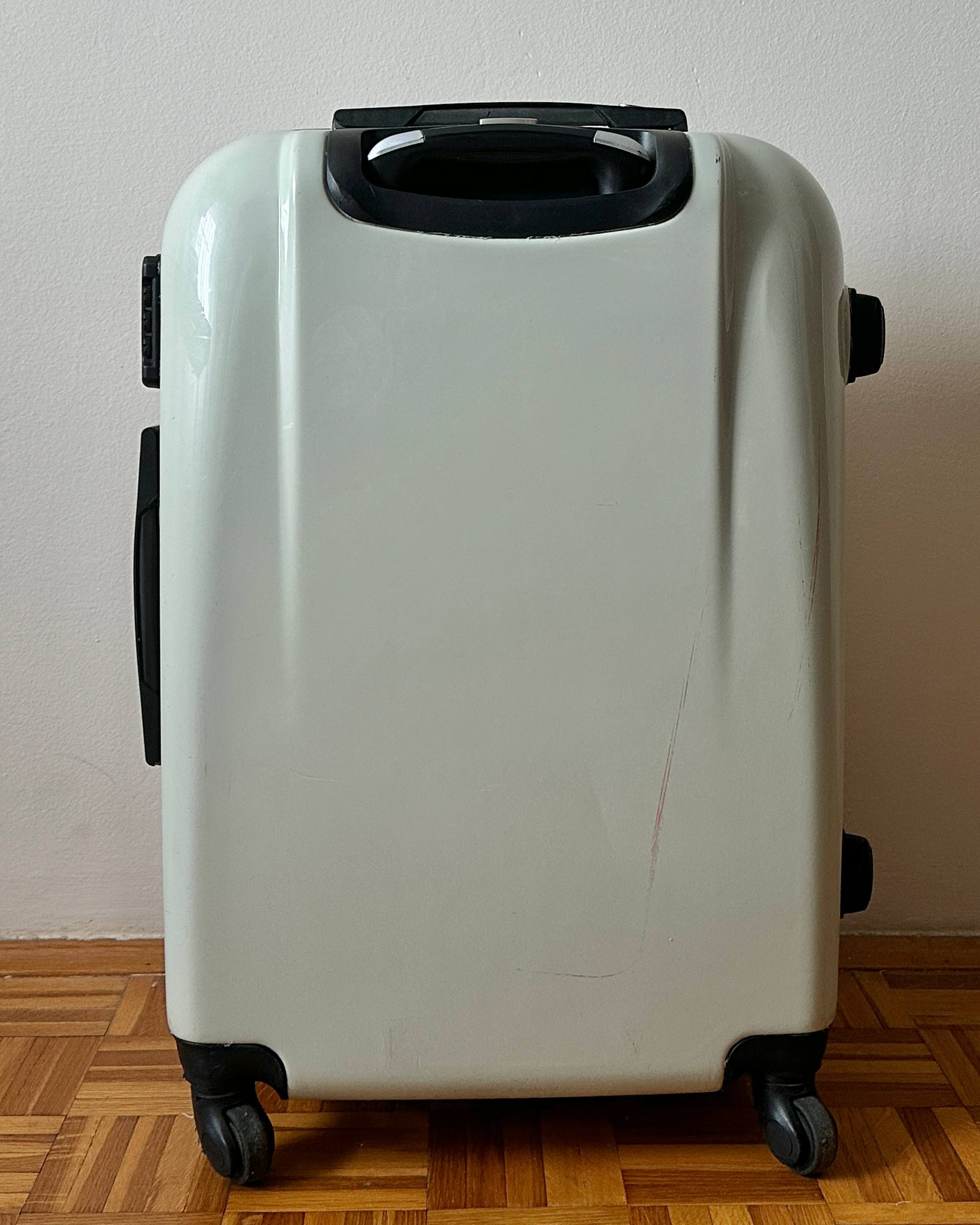 Чемодан размер M 4