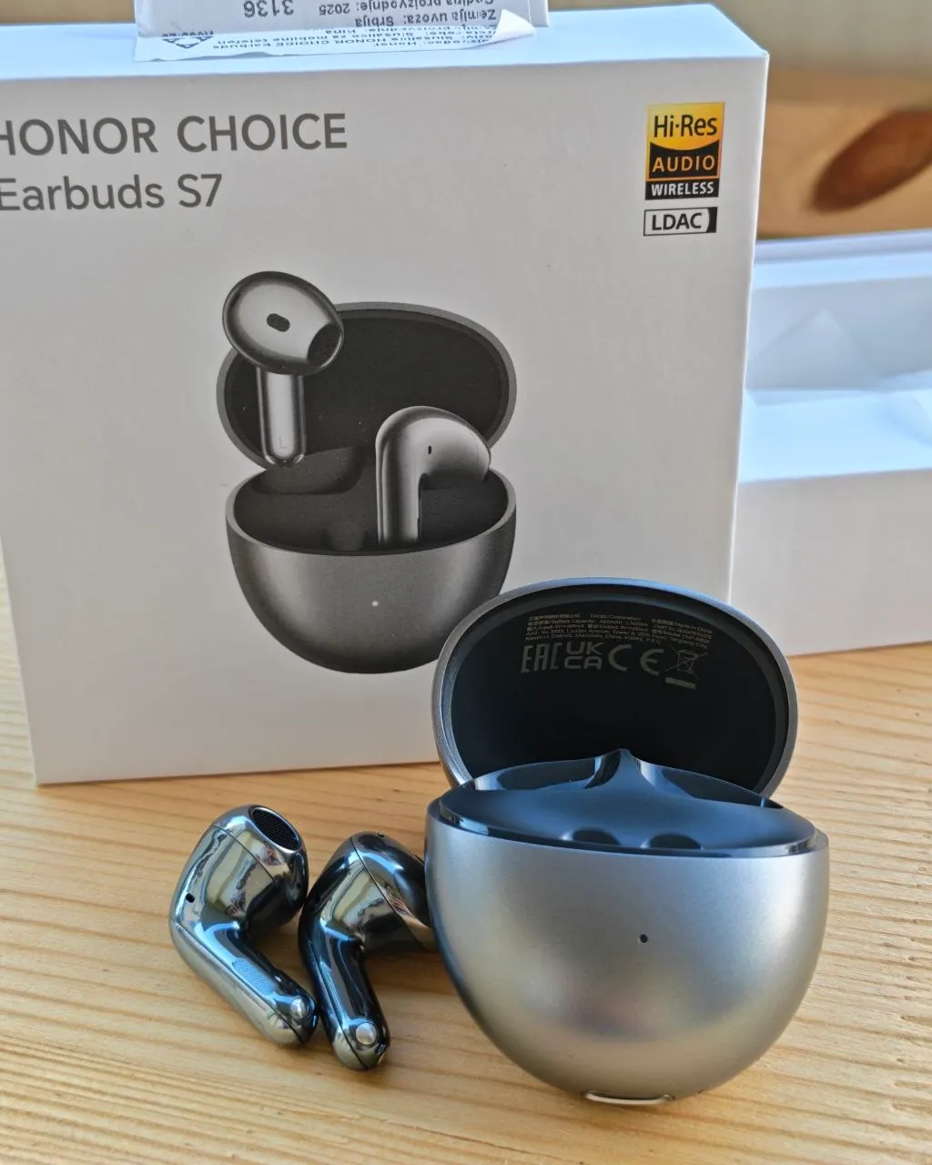 Камера Sony a6400 + стабилизатор Zhiyun + наушники JBL и Honor 5