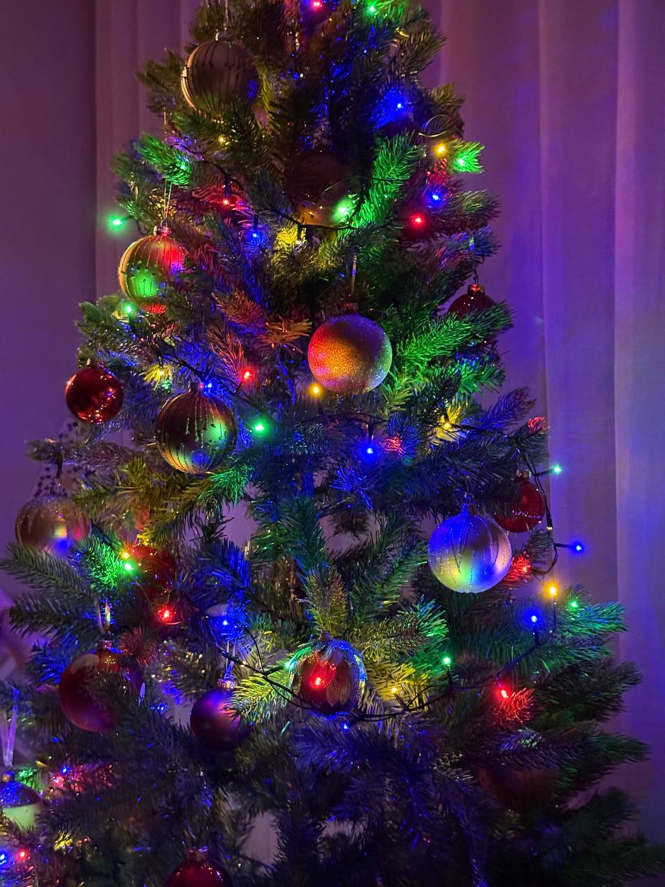 Новогодняя елка и комплект украшений 2