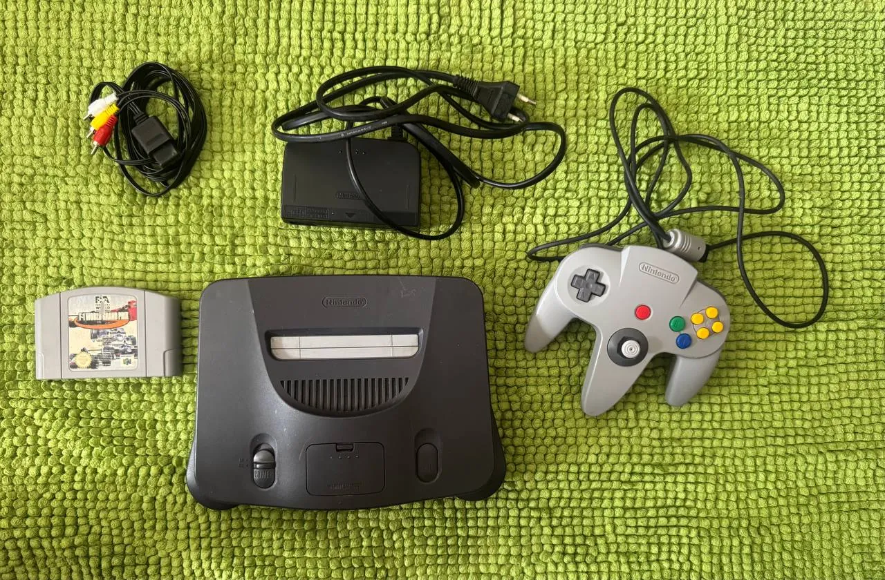 Nintendo 64 с джойстиком картриджем и блоком питания 1