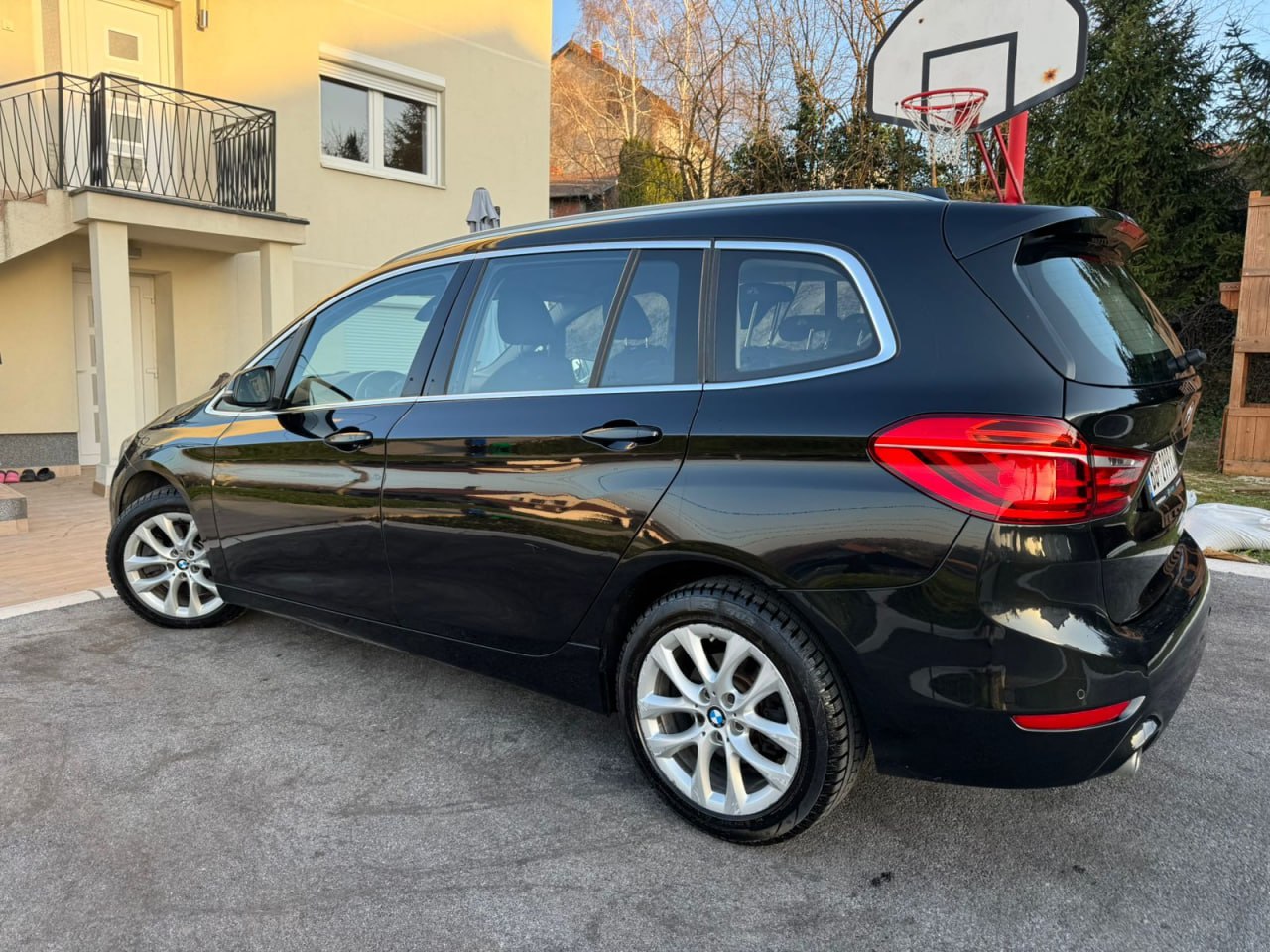 Автомобиль BMW 218d Gran Tourer 6