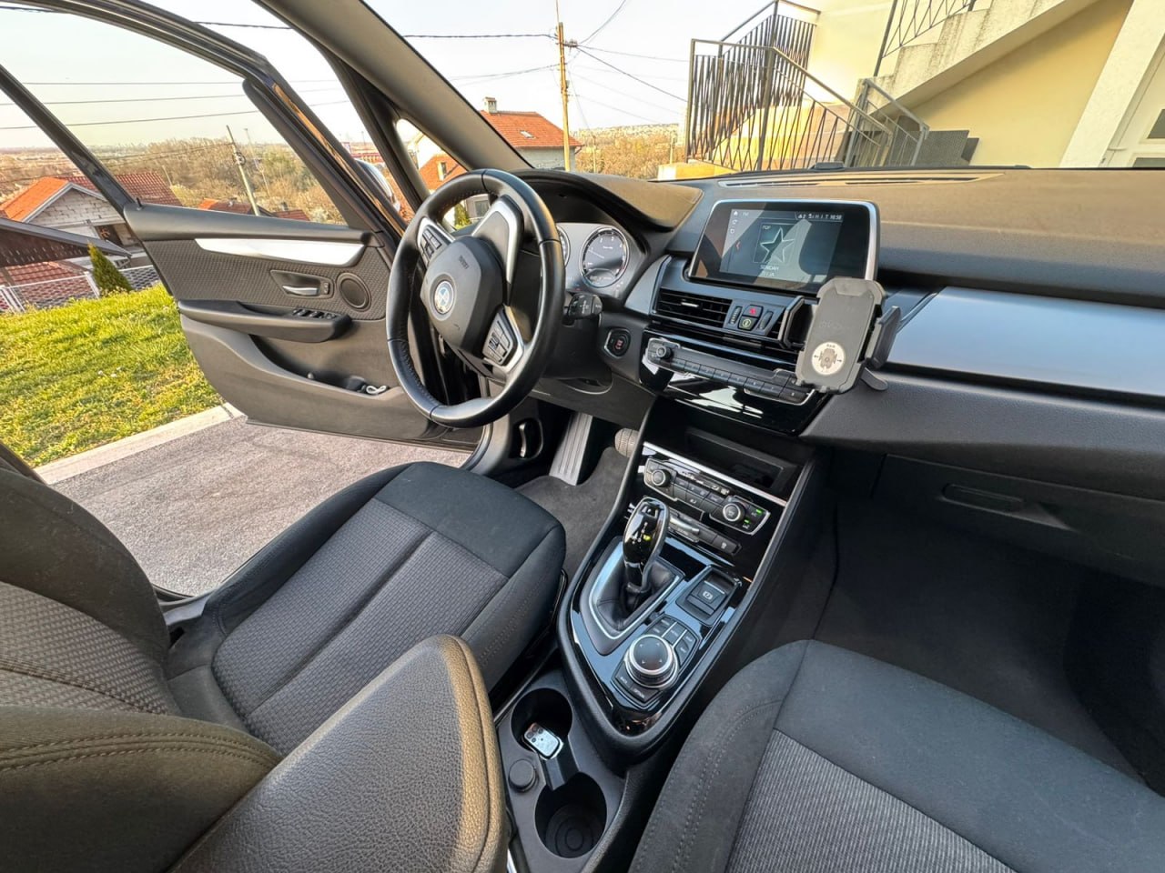 Автомобиль BMW 218d Gran Tourer 3