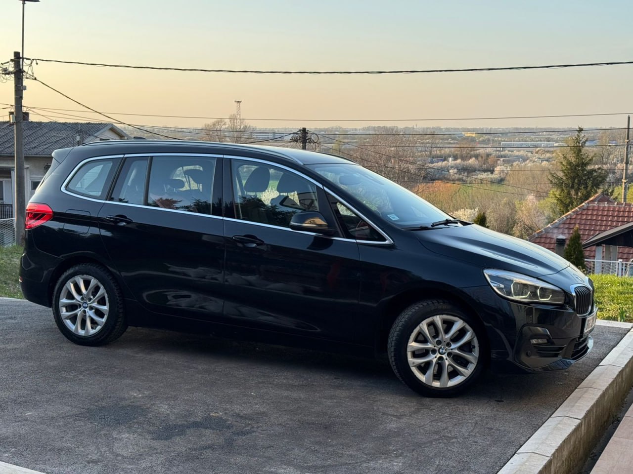 Автомобиль BMW 218d Gran Tourer 8