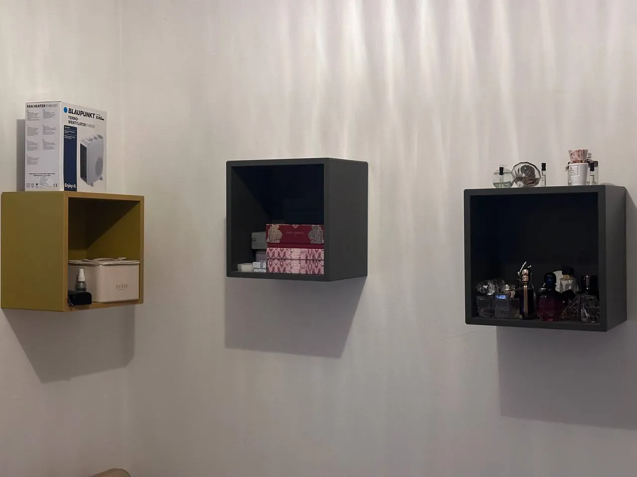 Полки IKEA серые и желтая набор 3 шт 1