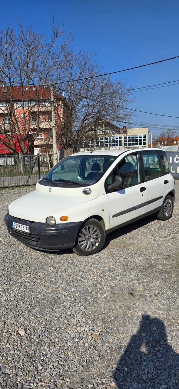 Автомобиль Fiat Multipla 2