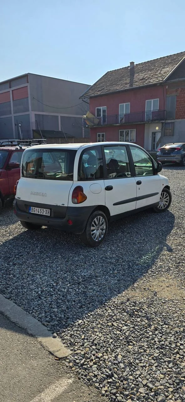 Автомобиль Fiat Multipla 1