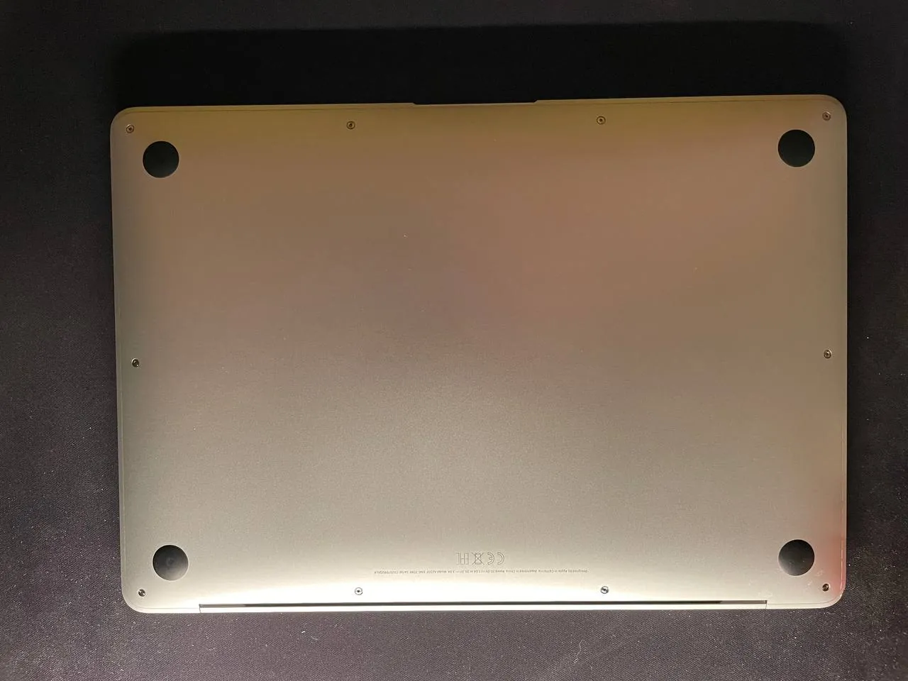 MacBook Air 2020 M1 400 EUR 2
