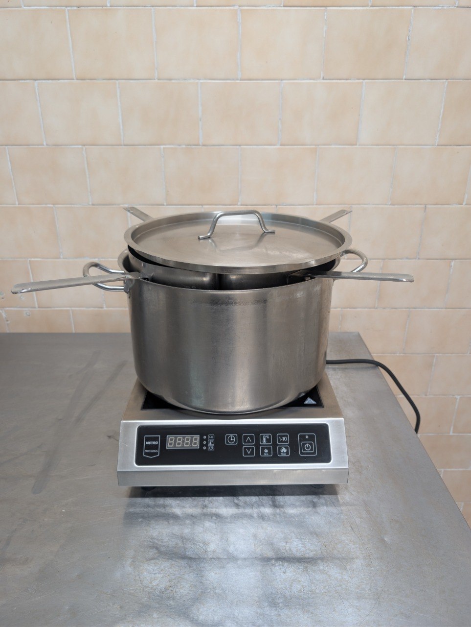 Индукционная плита Metro Professional 3