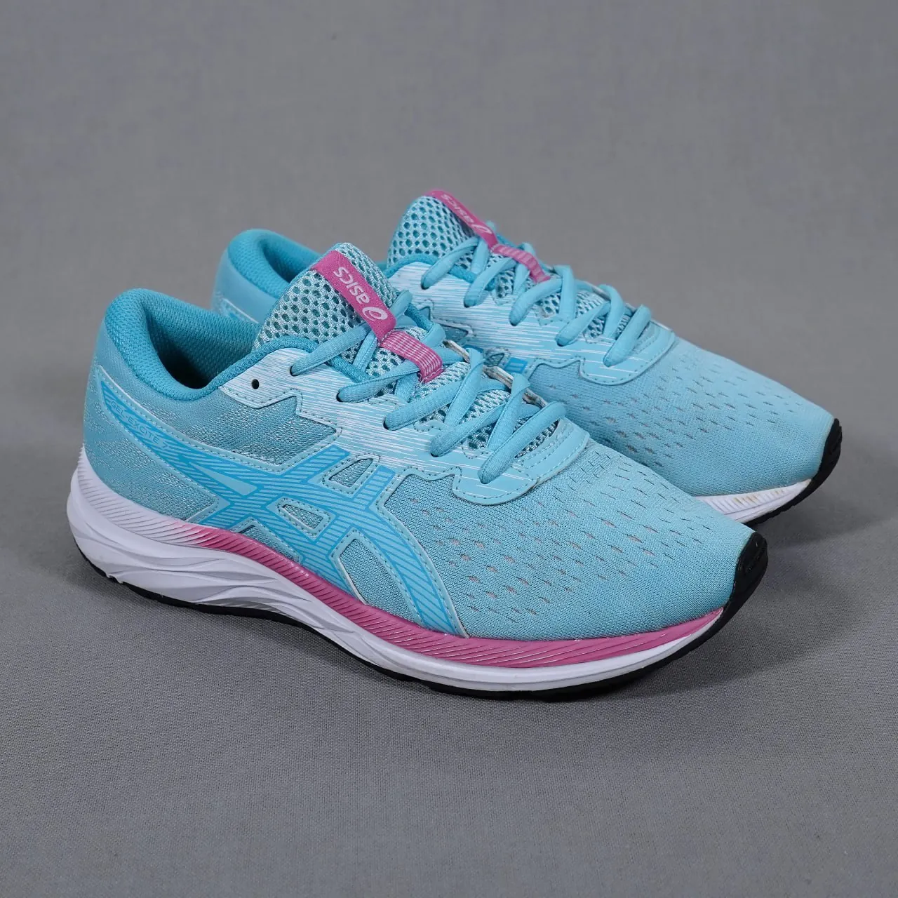 Кроссовки Reebok ASICS и спортивная одежда 2