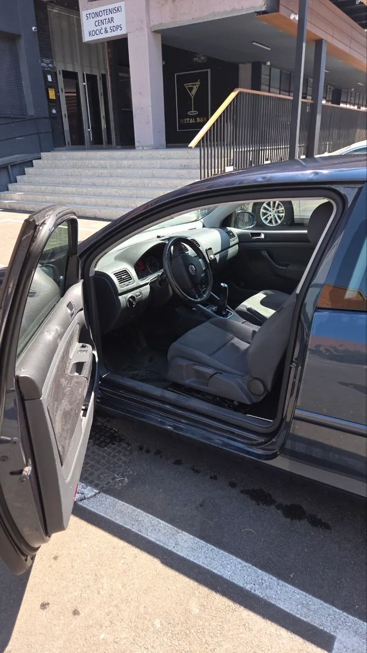 Volkswagen Golf V 1.9 TDI 2008 9