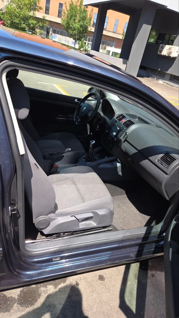 Volkswagen Golf V 1.9 TDI 2008 10