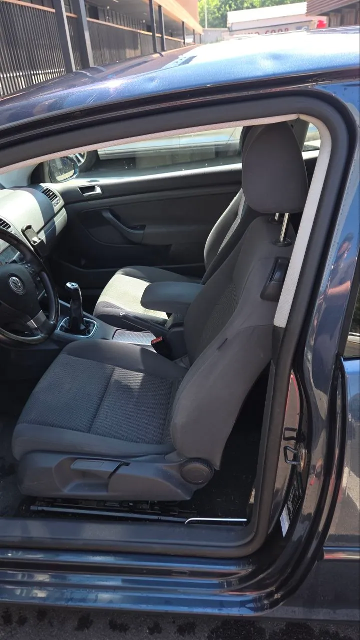 Volkswagen Golf V 1.9 TDI 2008 7
