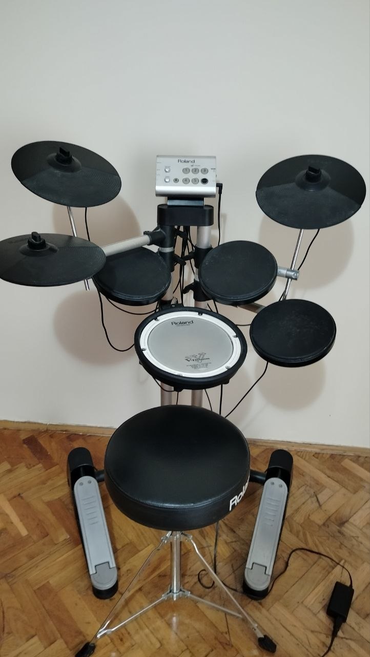 Электронная барабанная установка Roland 1