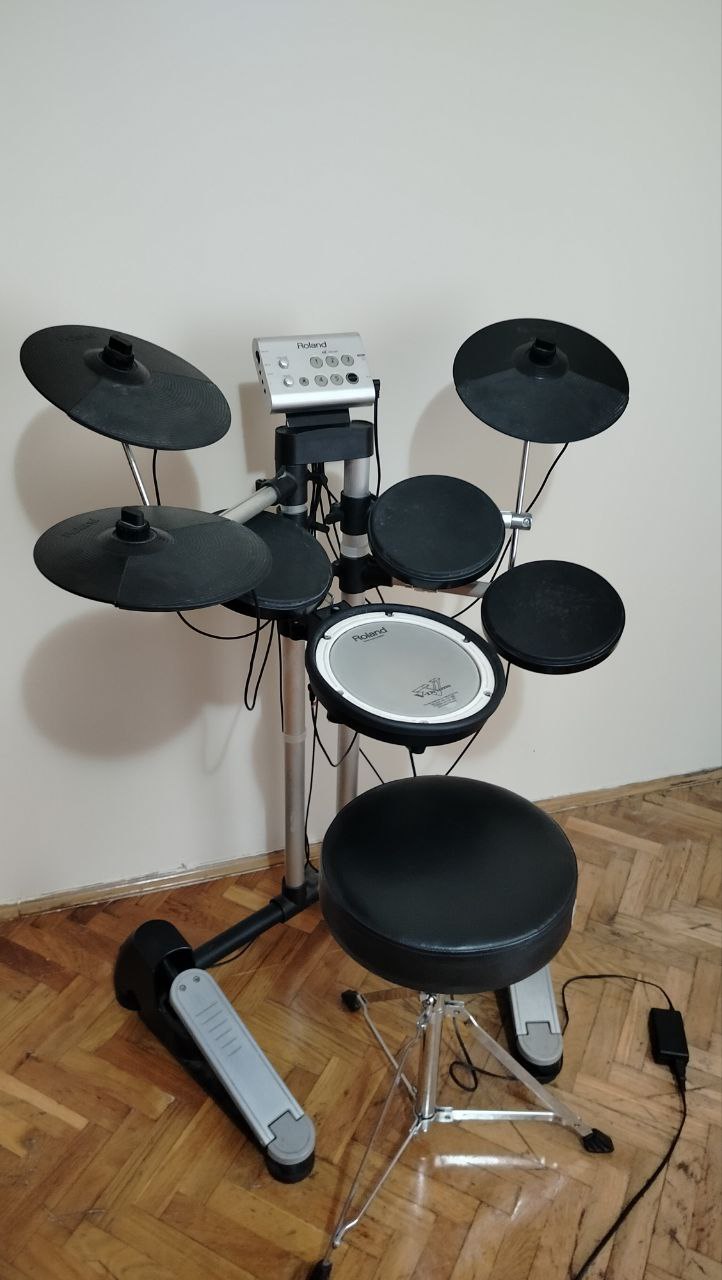 Электронная барабанная установка Roland 4