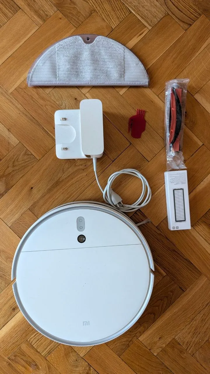 Робот-пылесос Xiaomi Mi Robot Vacuum-Mop 2 1