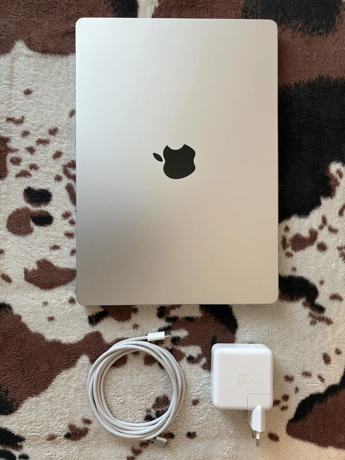 MacBook Pro 14 M3 8/512 ГБ 1